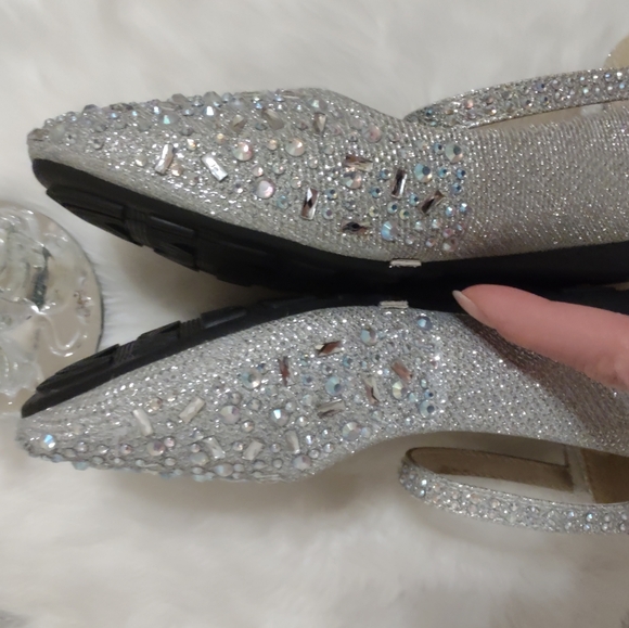 Elegant Silver Girl\'s Shoes Size 4